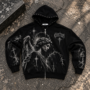 <span class=keywords><strong>Felpa</strong></span> con Cappuccio Nera da Uomo con Zip Intera e Grafica Gotica Angelo, Stile Streetwear, con Dettaglio Cappuccio Borchiato - Vendita all'Ingrosso - Product Image 3