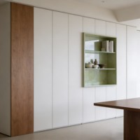 Mueble de Entrada Flotante para Zapatos con LED, Puertas sin Tiradores, Estante Abierto Verde, Tira de LED, Moderno, Blanco