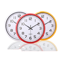 Jam Dinding Digital Quartz Bertenaga Baterai Minimalis Bulat Tanpa Suara Logo Kustom Satu Sisi OEM/ODM Barang Dekoratif Ruang Tamu