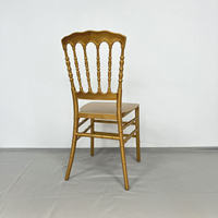Chaises Napoléon en résine PP dorée Chaises carrées de luxe empilables pour Halloween Mariage Noël Saint Valentin Offre Spéciale