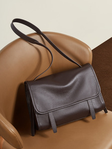 Sac à bandoulière en cuir véritable pour femme avec logo personnalisé, style vintage, fermeture éclair marron classique, souple, imperméable, grand format - Product Image 5