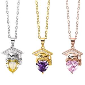 Regali di laurea 2025 MECYLIFE collana 2025 stagione vendita calda Mortarboard Custom collana incisa su misura <span class=keywords><strong>nome</strong></span> amore compleanno pietra - Product Image 1