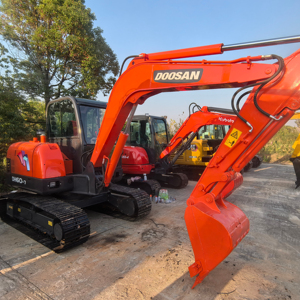 Miniexcavadora Doosan de 6 Toneladas de Segunda Mano con Motor de Alta Eficiencia y 1 Año de Garantía - Product Image 1