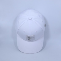 Gorra de béisbol de rendimiento para exteriores, blanca, con parche de cuero Windmill, logotipo de PVC y goma de trigo, y tela Ripstop