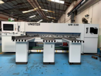Scie à table CNC à grande vitesse entièrement automatique pour la découpe de panneaux de particules et de portes d'armoires de cuisine