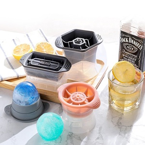 Kugelförmige Umweltfreundliche Silikon-Eisform im Bar-Stil für Whiskey-Eiskugeln, Große Größe, Leicht zu Entformen - Product Image 2