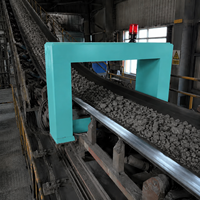 Tapis roulant minier industriel étanche avec alarme sonore et lumineuse et arrêt automatique, pour la protection des broyeurs et concasseurs dans le recyclage des ressources