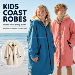 Bata de Playa para Niños Personalizada con Costuras Impermeables, Forro Polar Sherpa Cálido y Capucha - Product Image 1