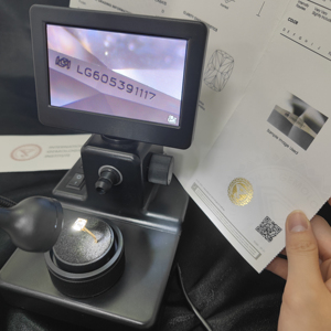 Abidingハイエンドジュエリー工場エンゲージメントリアルAu750 18KイエローゴールドIGI認定クッション2ct CVDラボ成長ダイヤモンドリング - Product Image 5