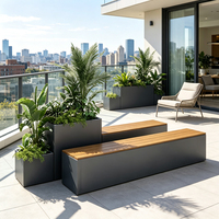 Banc de jardin moderne pour l'extérieur, idéal pour les hôtels, les centres de villégiature, les parcs et les jardins - Cadre en acier gris anthracite, assise en bois, utilisation en terrasse, jardinières