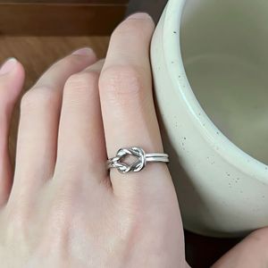Anillo de Plata de Ley S925 con Diseño de Nudo Trenzado, Anillo Abierto para el Dedo Índice, Joyería Unisex para Uso Diario - Product Image 1