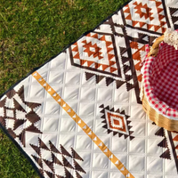 Tapis de pique-nique extra large, épais, imperméable, résistant à l'usure, portable, avec logo OEM personnalisé, pour le camping en plein air, la plage, usage général