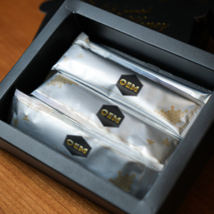Boîtes de présentation de miel ETU les plus vendues pour miel de ginseng VIP, boîtes gaufrées avec revêtement UV, emballage noir pour miel VIP - Product Image 3