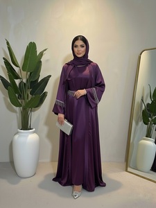 Ensemble Abaya moderne de luxe Mexizo en deux pièces avec robe intérieure et robe extérieure, mode modeste pour femmes musulmanes - Product Image 3