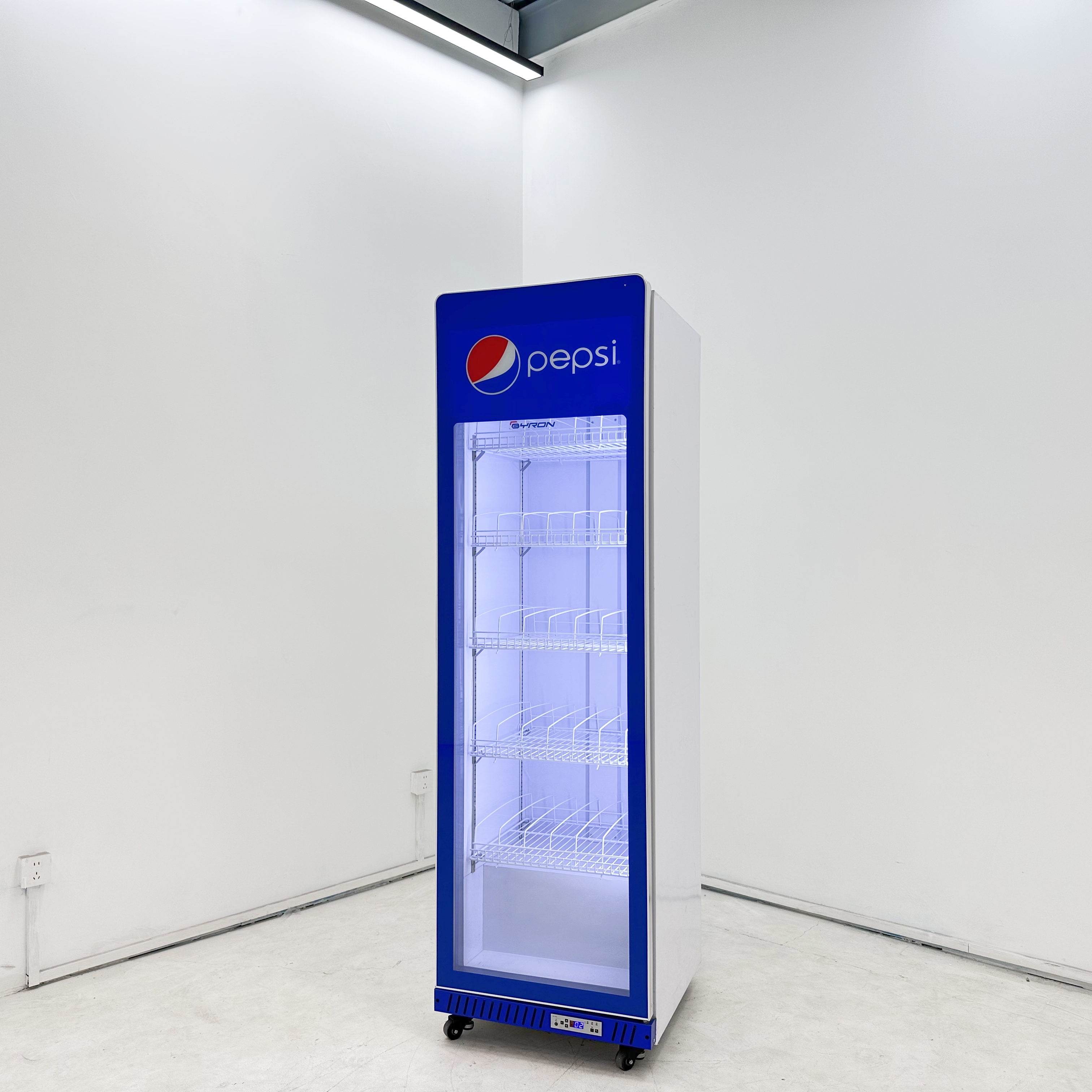 Coca-Cola 冷蔵庫 ガラス扉 スーパーマーケット用の立て型飲料ディスプレイガラス扉コカ