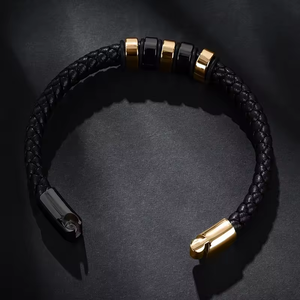 Bracelet personnalisé <span class=keywords><strong>pour</strong></span> homme, logo gravé, fait main, en cuir tressé noir, fermoir en acier inoxydable doré, style punk, cadeau <span class=keywords><strong>pour</strong></span> poignet - Product Image 3
