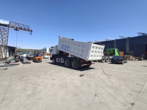 Camion lourd HOWO avec véhicules longs de transport dédiés à l'ingénierie avant 4 et arrière 8 adaptés à diverses conditions routières - Product Image 6