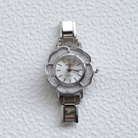 Produsen Grosir Jam Tangan Quartz DIY Model Gelang Bunga Bulat Gaya Italia untuk Pria dan Wanita
