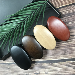 Nouveau Logo personnalisé <span class=keywords><strong>brosse</strong></span> <span class=keywords><strong>à</strong></span> <span class=keywords><strong>barbe</strong></span> en poils de sanglier en hêtre de forme ovale multicolore <span class=keywords><strong>brosse</strong></span> <span class=keywords><strong>à</strong></span> rasage <span class=keywords><strong>à</strong></span> manche court pour hommes - Product Image 6