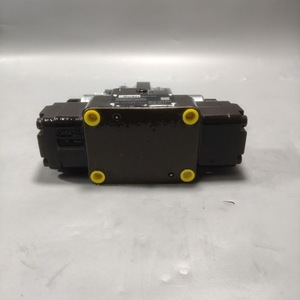 Vanne de commande directionnelle Parker D41FBE02FC4NF0014 350 bars max. P.A.B.X 185 bars max. T.Y. Fabriqué en Chine - Product Image 3
