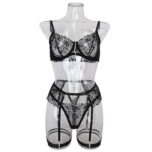 ชุดชั้นในเซ็กซี่สำหรับผู้หญิง สินค้าใหม่ ชุดบราซีทรูปักลายดอกไม้ พร้อมสายโซ่  ชุดสี่ชิ้น - Product Image 4