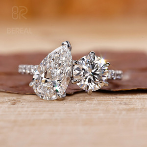 Anillo de Compromiso Toi Et Moi con Diamante Cultivado en Laboratorio con Certificación IGI CVD VVS, Anillo de Plata 925 Personalizado para Mujer, Corte Pera Redondo, Joyería Fina - Product Image 1