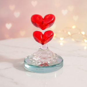 Sculpture en verre soufflé à la main, double cœur rouge sur base transparente, décoration pour la Saint-Valentin, thème amour, artisanat de style floral fait main - Product Image 1