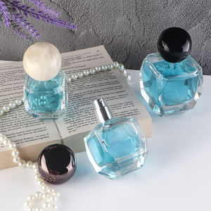 Bouteilles en <span class=keywords><strong>verre</strong></span> de parfum populaires 30ML 50ML 100ML bouteilles de parfum de forme irrégulière avec couvercle Bailey de pulvérisateur puissant - Product Image 2