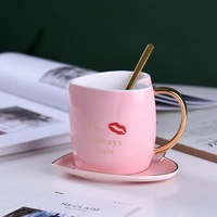 Logo personnalisé vente en gros nordique en forme de coeur thé lait tasse à café couple tasse en céramique luxe réutilisable tasse soucoupe ensemble cadeau de la Saint-Valentin