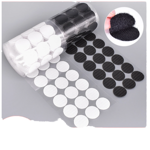 Coussinets auto-adhésifs et antidérapants écologiques double face avec ajustement sécurisé pour tapis, tapis et meubles - Product Image 3