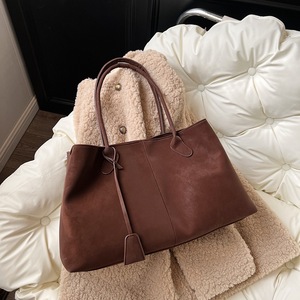 Sac fourre-tout grande capacité pour femme, en daim, nouvelle collection automne-hiver, style rétro, sac porté épaule haut de gamme pour le quotidien - Product Image 1
