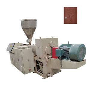 Línea de producción de extrusión de máquina <span class=keywords><strong>cortadora</strong></span> de tablero de espuma de perfil de puerta de ventana de PVC WPC de plástico usado - Product Image 1