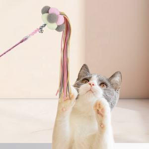ไม้ของเล่นแมวแบบอินเทอร์แอคทีฟหลากสีเป็นมิตรกับสิ่งแวดล้อมก้านลูกบอลผ้ากำมะหยี่สั้นของเล่นเคลื่อนไหวพร้อมพู่และกระดิ่งของเล่นหยอกเย้าแมวตลก - Product Image 3