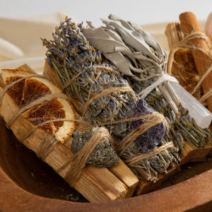 Vente en Gros : Bâtons de Fumigation Biologique Sauge Blanche de Californie et Lavande, Cristaux, Bâtons de Palo Santo pour la Purification, le Nettoyage et la Guérison - Product Image 6