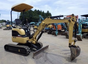 Mini-excavatrice sur chenilles hydraulique d'occasion CAT 301.5 de 1 à 2 tonnes, avec pompe Caterpillar 301.5C, en stock à vendre, avec accessoire tarière, à prix bas. - Product Image 4