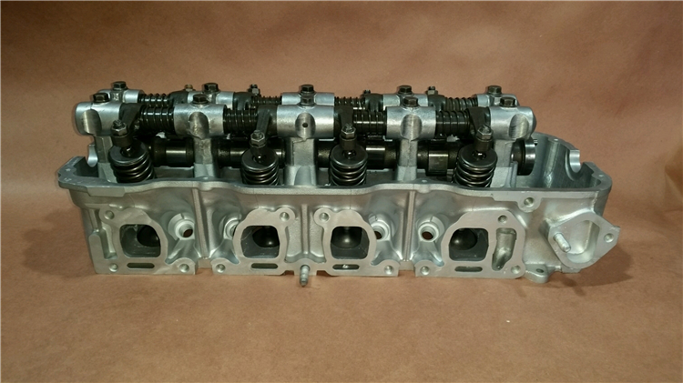 Z24 Injection Type Complete Cylinder Head for Nissan 720 D21