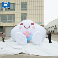Modèle de nuage souriant gonflable géant personnalisé, décoration artistique pour l'installation sur les toits des zones scéniques en plein air