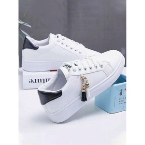 Scarpe Sportive da Donna con Suola Spessa Antiscivolo in Gomma con Design a Lettere e Lacci Stile Skate per Camminata - Product Image 1