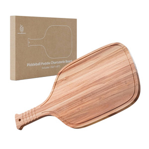 Tabla de cortar de madera maciza rectangular de forma irregular para servir en la cocina o deli, con asa. - Product Image 2
