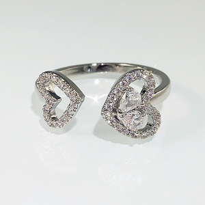 Anello Aperto a Forma di Cuore con Zirconia Cubica Placcato in Rodio Gioiello Romantico da Donna per Fidanzamento - Product Image 1