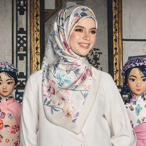 カスタマイズされたデジタルプリントTudung Shimmer Hijab伝統的なイスラム教徒の部門アイテムサテンシルクスカーフショール - Product Image 3