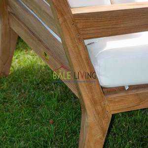 Découvrez la chaise Cattalina Moana, un mobilier de jardin en teck durable, intemporel et résistant aux intempéries pour votre tranquillité. - Product Image 4
