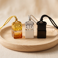 Flacon diffuseur de parfum de voiture suspendu carré de 8 ml, en verre vide, rechargeable, pour huiles essentielles, avec bouchon en bois