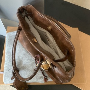 กระเป๋าถือบอสตันผู้หญิง สีกาแฟสไตล์เรโทร ความจุขนาดใหญ่ ตัวล็อคแม่เหล็ก ทนทาน ใช้ได้ทุกวัน ฤดูใบไม้ร่วง 2024 - Product Image 3