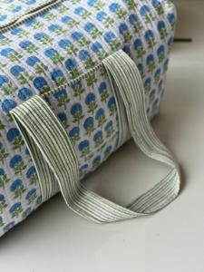 Grand sac de sport matelassé en coton avec fermeture éclair Boho Vintage Block Print Trending Weekender Travel Shoulder Overnight Bag Designer Bag - Product Image 5