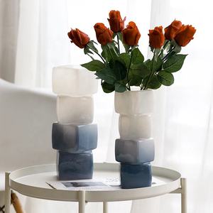 Vase à fleurs en verre hydroponique géométrique <span class=keywords><strong>carré</strong></span> dégradé de couleur rouge, violet, noir et bleu, ornements décoratifs en cubes empilé<span class=keywords><strong>s</strong></span> faits à la main - Product Image 5