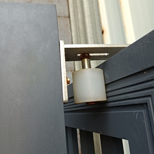 Soporte <span class=keywords><strong>de</strong></span> guía superior <span class=keywords><strong>de</strong></span> puerta corredera <span class=keywords><strong>de</strong></span> <span class=keywords><strong>precio</strong></span> barato <span class=keywords><strong>de</strong></span> buena calidad con rodillo <span class=keywords><strong>de</strong></span> nailon - Product Image 2