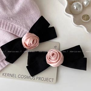 Pinza para el cabello con diseño de rosa rosa pura, pinza con lazo francés, horquilla para la parte posterior de la cabeza, accesorio para el cabello versátil y femenino. - Product Image 4