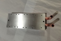 Radiateur à plaques refroidies à l'eau en aluminium avec tubes en cuivre, conçu sur mesure