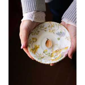 Colgante de Camafeo Chapado en Oro Vintage con Borde Oscuro, Cristal Hecho a Mano y Amuleto de Ágata, Joyería de Regalo - Product Image 1